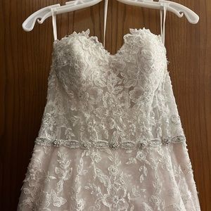 BRAND NEW WEDDING DRESS